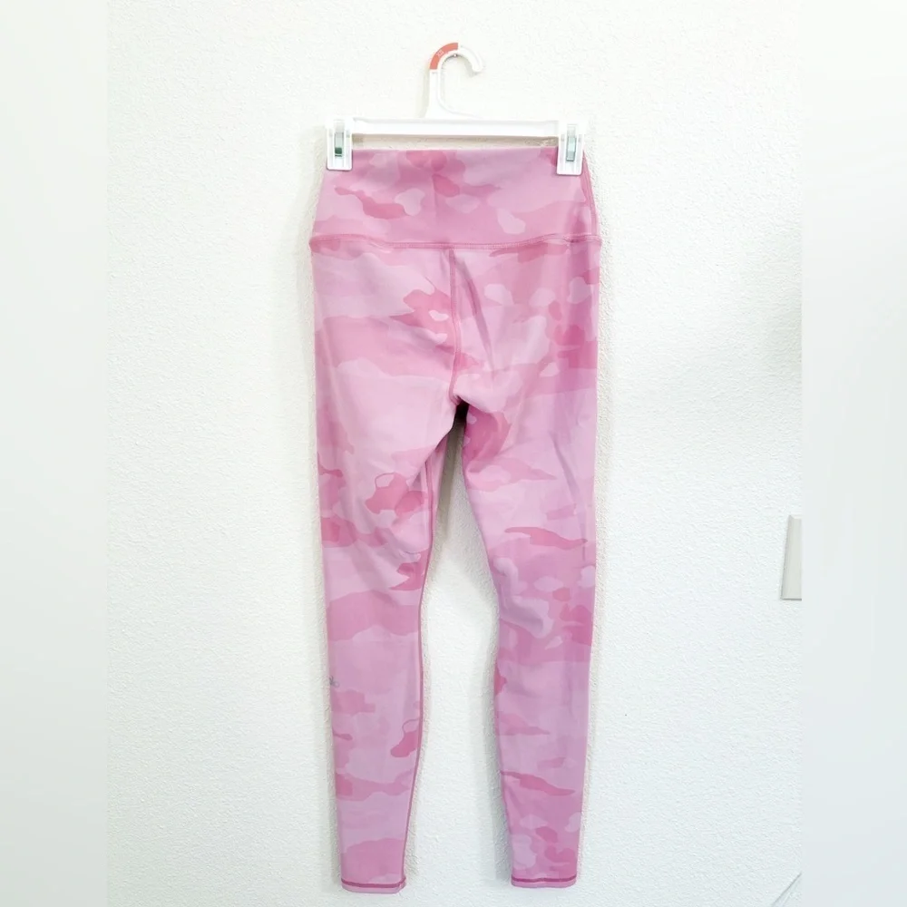 Alo Yoga High Waist Vapor Legging in Ballet Milk Pink Camouflage Women’s Size M